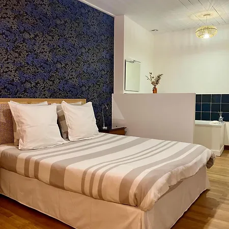 Au Coeur De Hilaire Bed and breakfast 3*